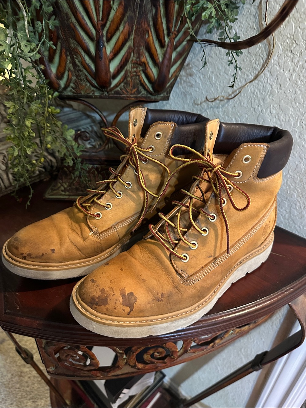 Timberland women’s  Tan Work Boots - Durable Leather Lace-Up